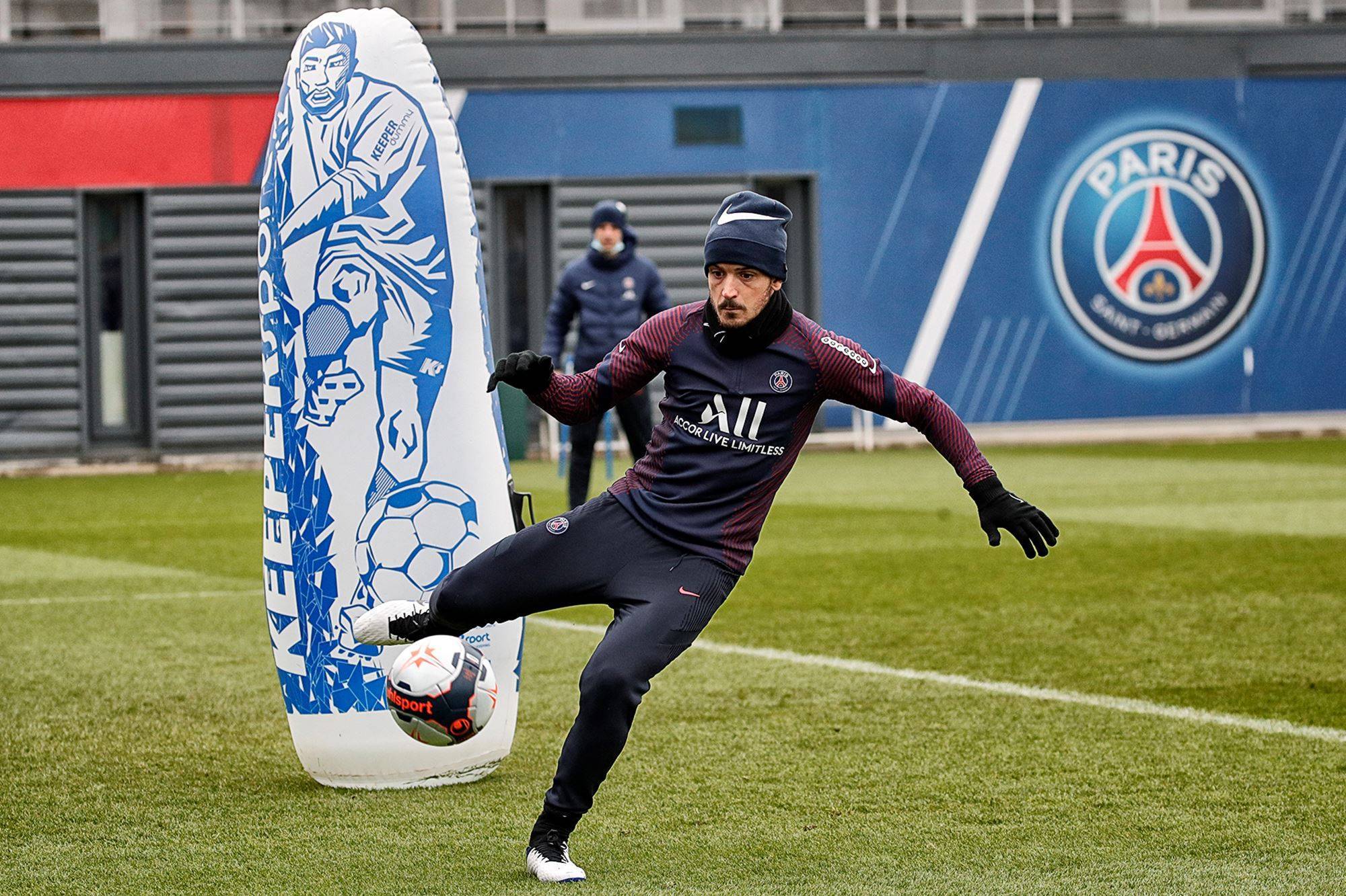 开云中国官网-里昂训练开放日，赛前回应争议引欢呼，欧篮联在即，年轻球员得到机会的简单介绍