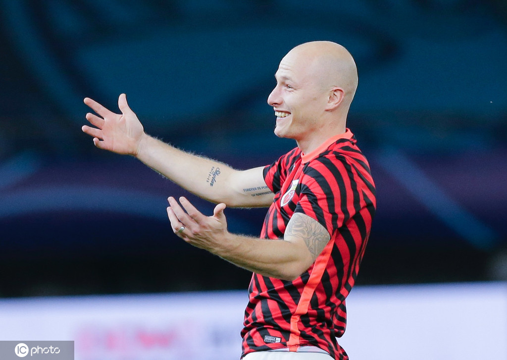 开云官方网站-国际米兰与佛罗伦萨关键战对排名影响分析